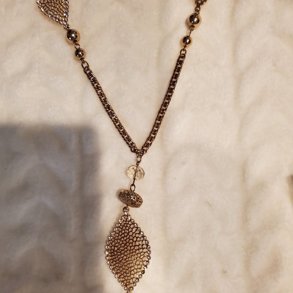Dress Barn Necklace Gold 30"